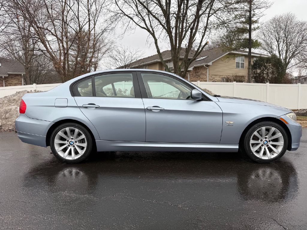2011 BMW 3 Series Image 5