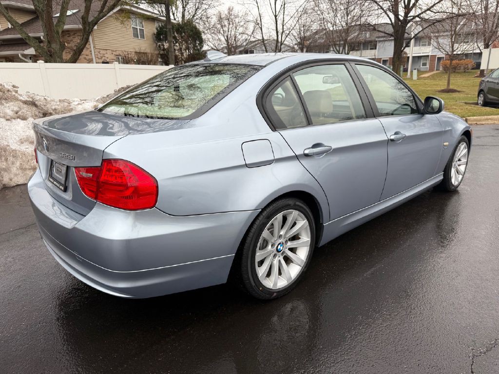 2011 BMW 3 Series Image 6