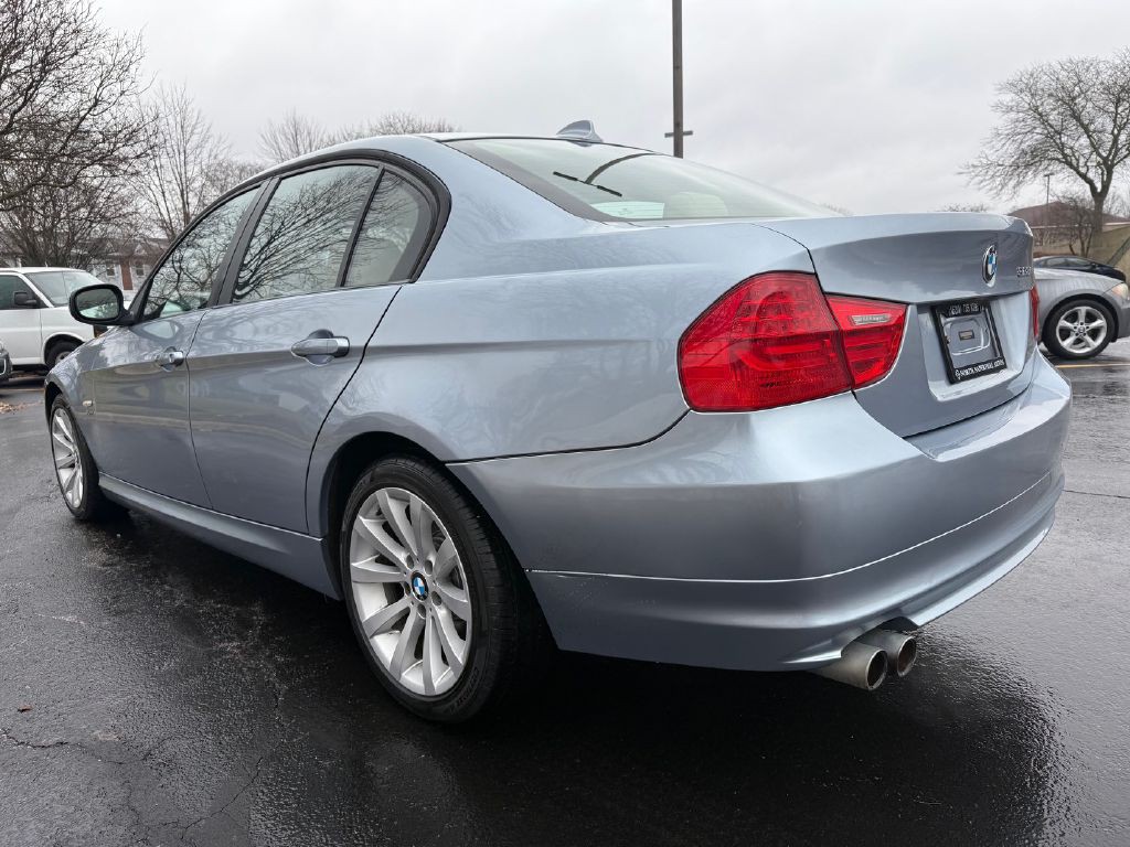 2011 BMW 3 Series Image 8