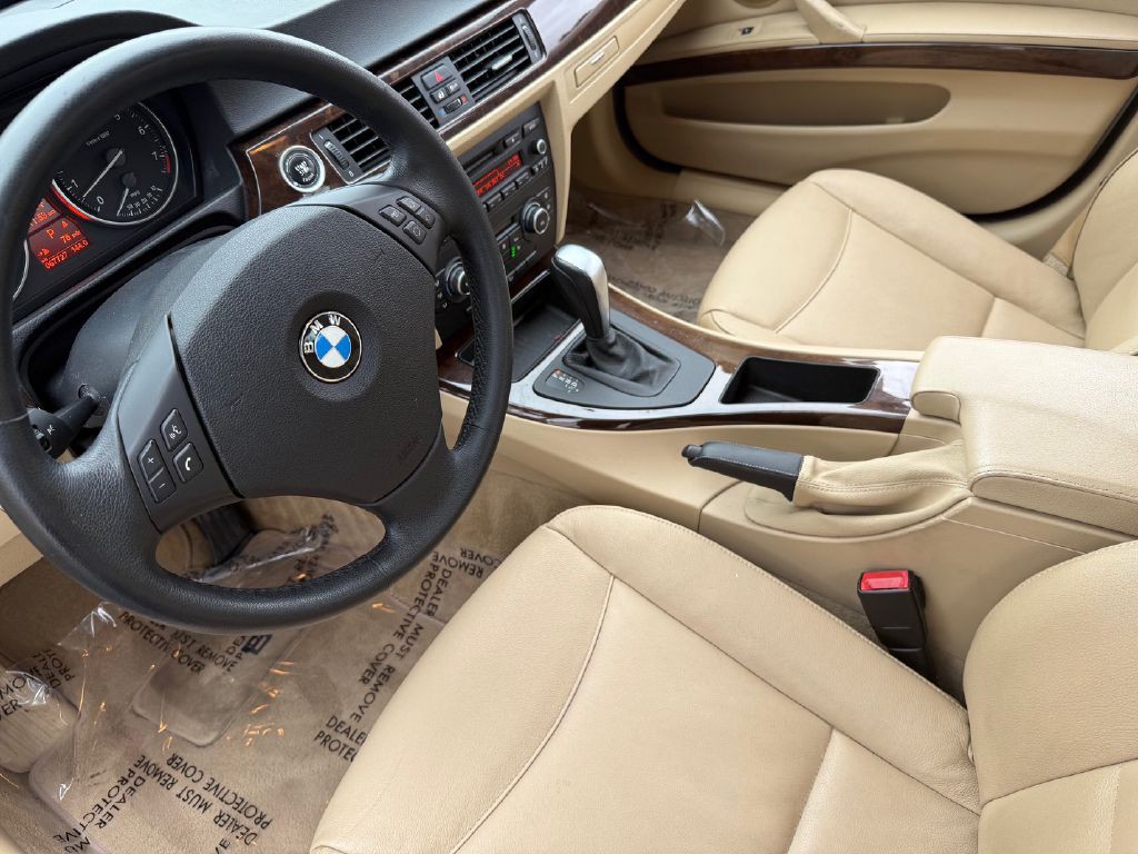 2011 BMW 3 Series Image 14