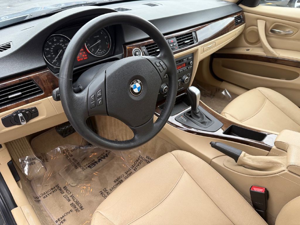 2011 BMW 3 Series Image 15
