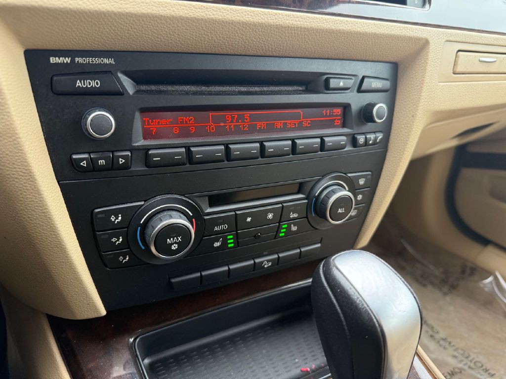 2011 BMW 3 Series Image 16