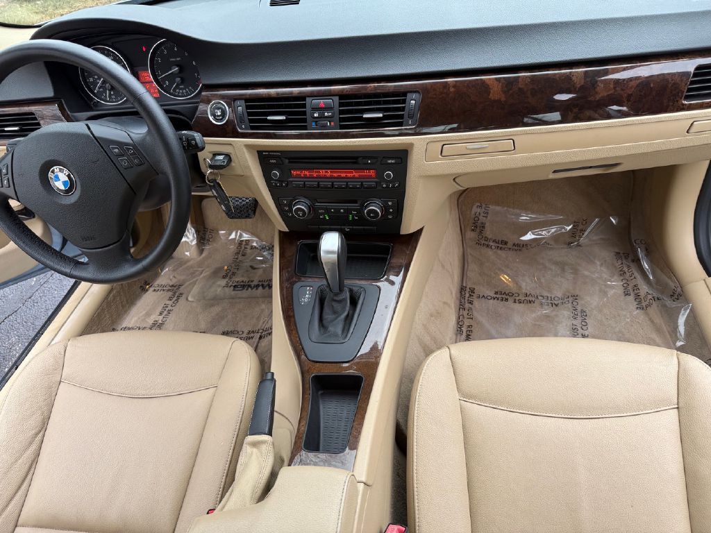 2011 BMW 3 Series Image 17