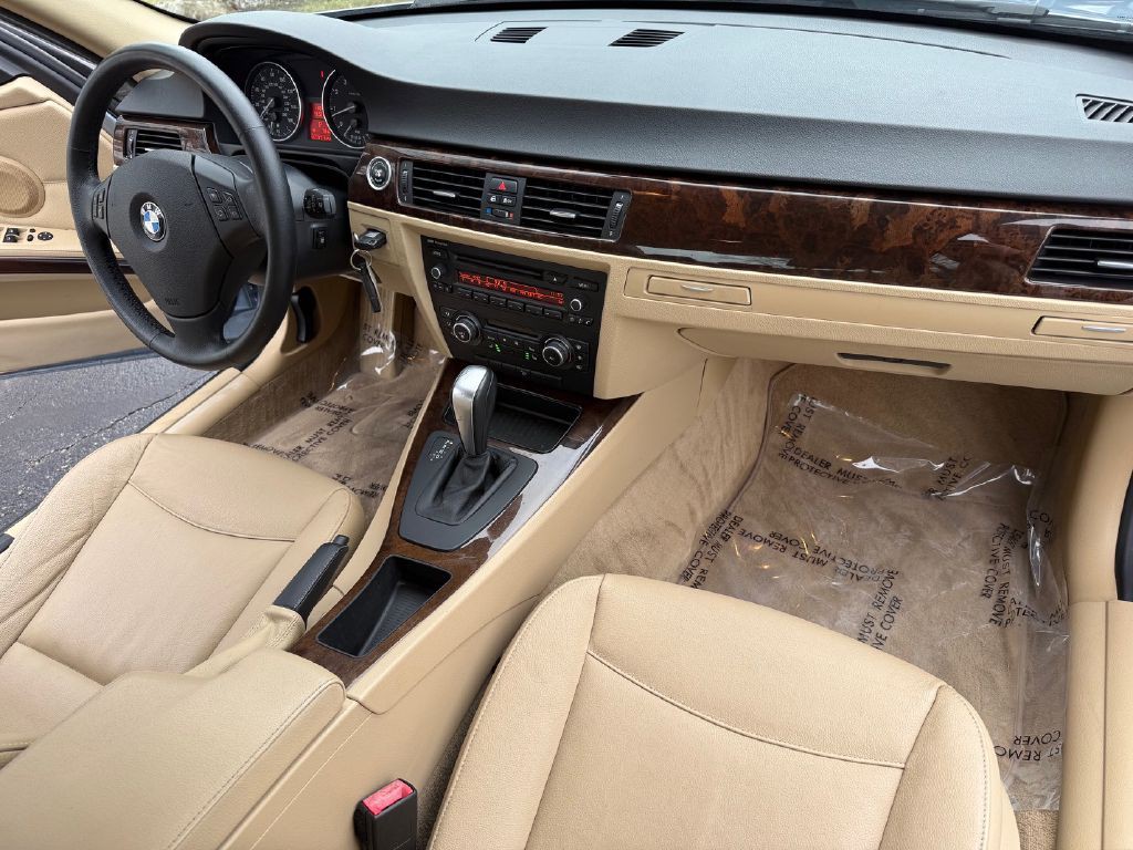 2011 BMW 3 Series Image 18