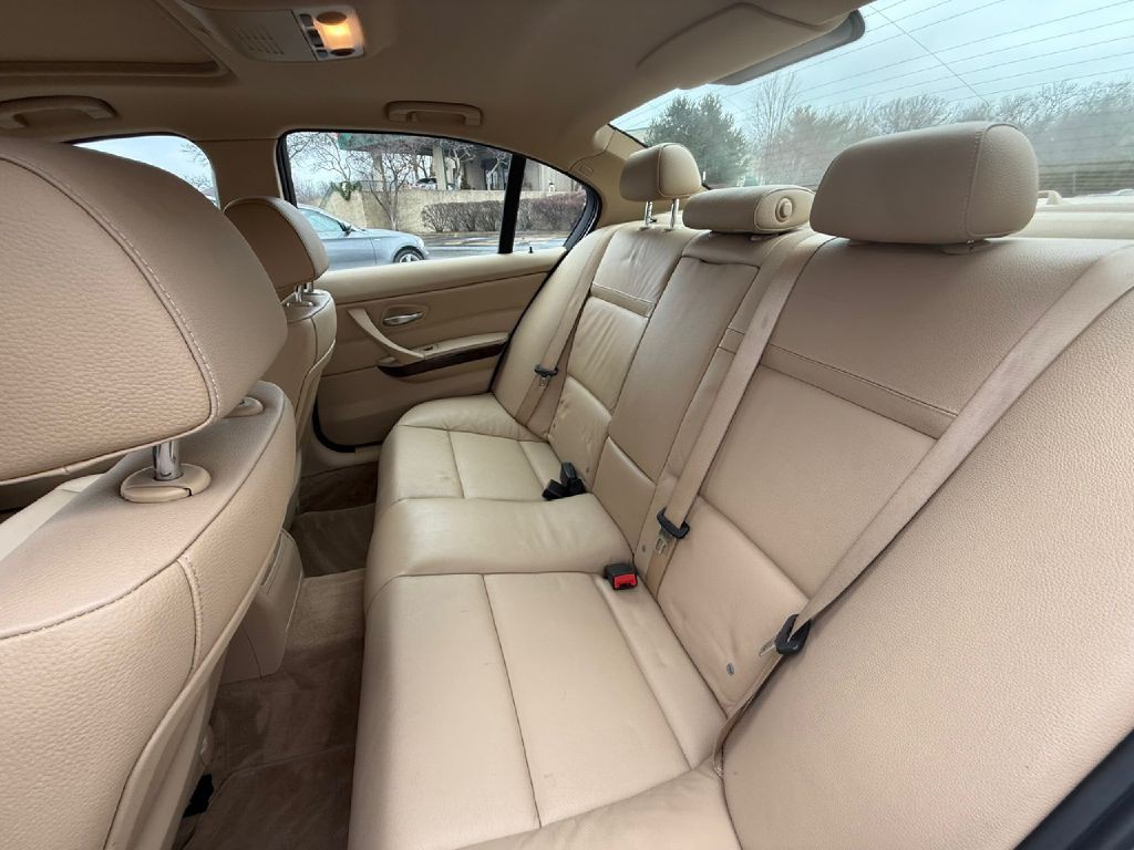 2011 BMW 3 Series Image 20