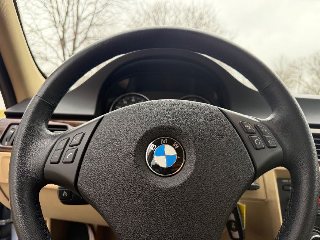 2011 BMW 3 Series Image 22