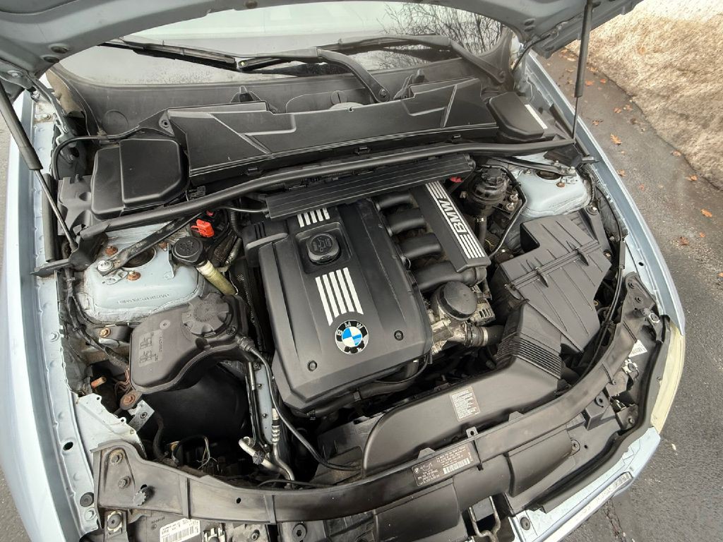 2011 BMW 3 Series Image 23