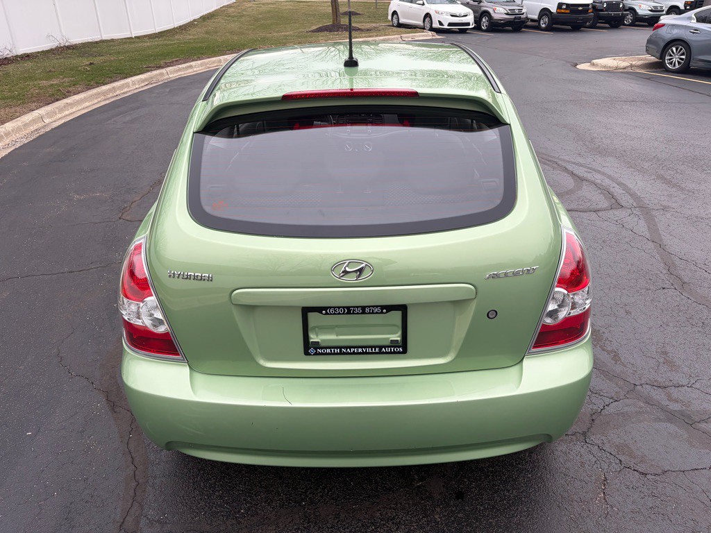2009 Hyundai Accent Image 8