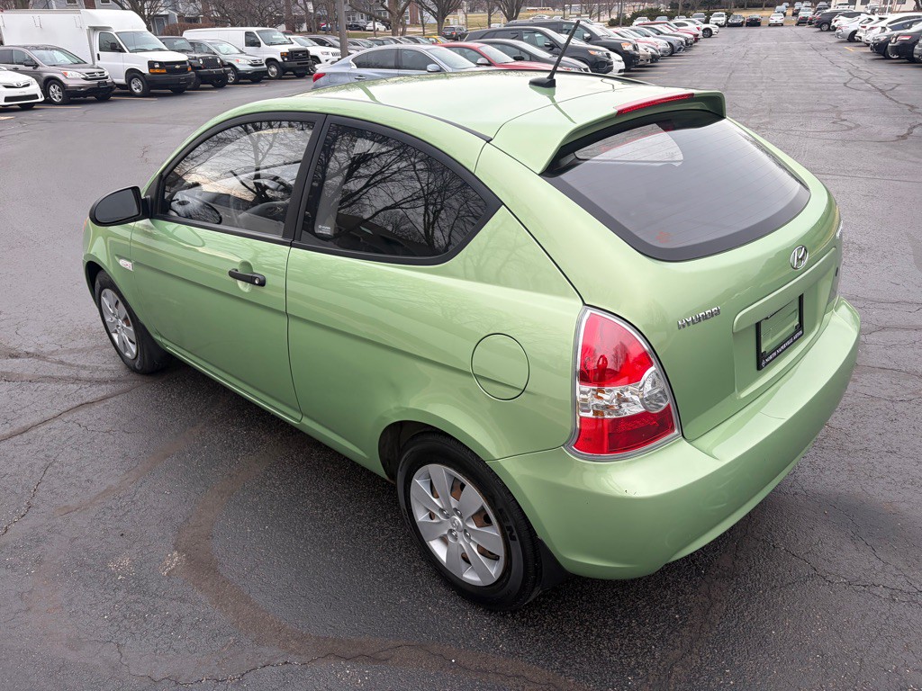 2009 Hyundai Accent Image 10