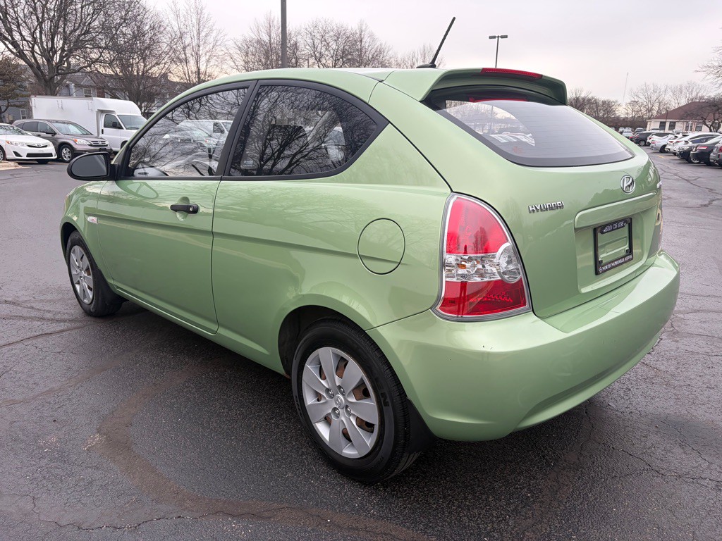 2009 Hyundai Accent Image 11