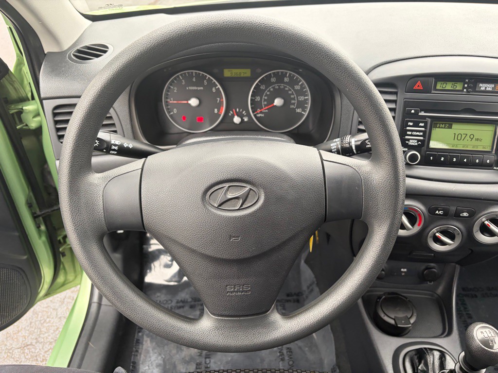 2009 Hyundai Accent Image 16
