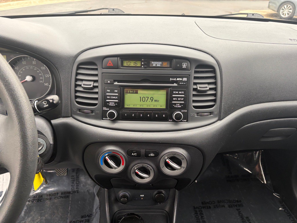 2009 Hyundai Accent Image 19