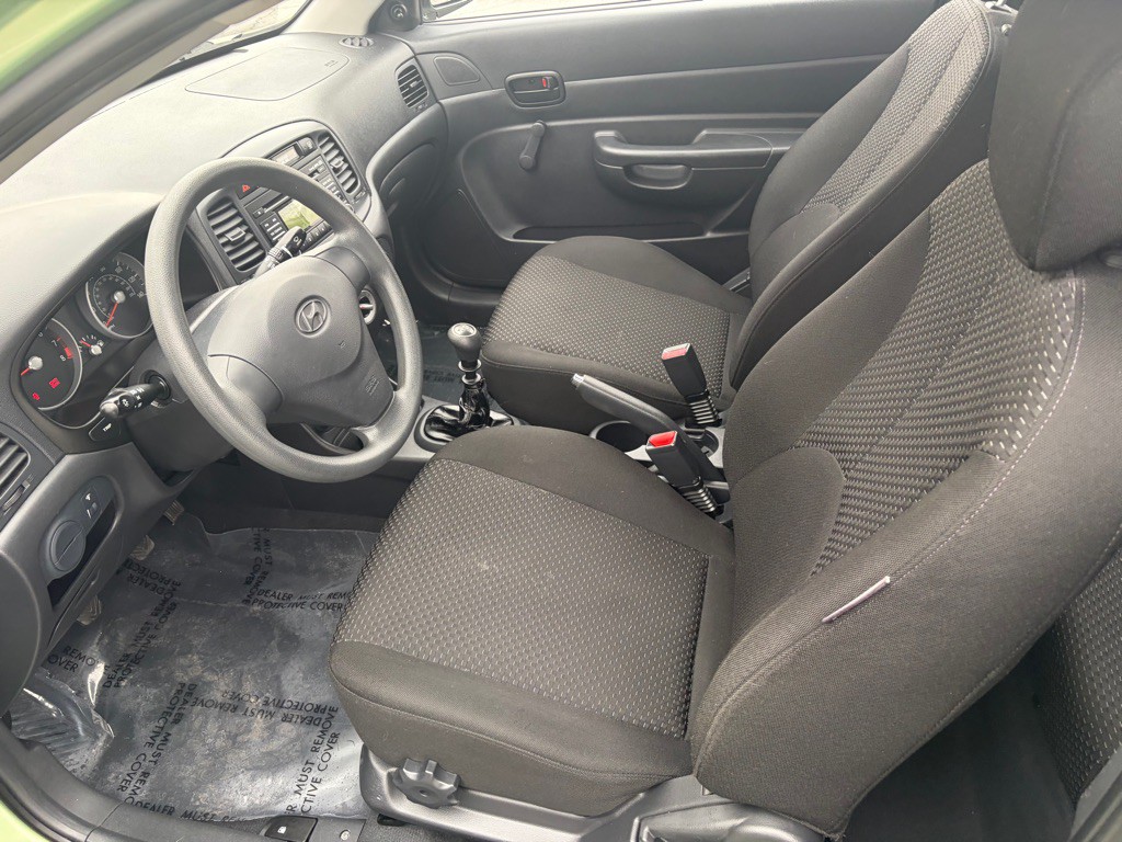 2009 Hyundai Accent Image 33