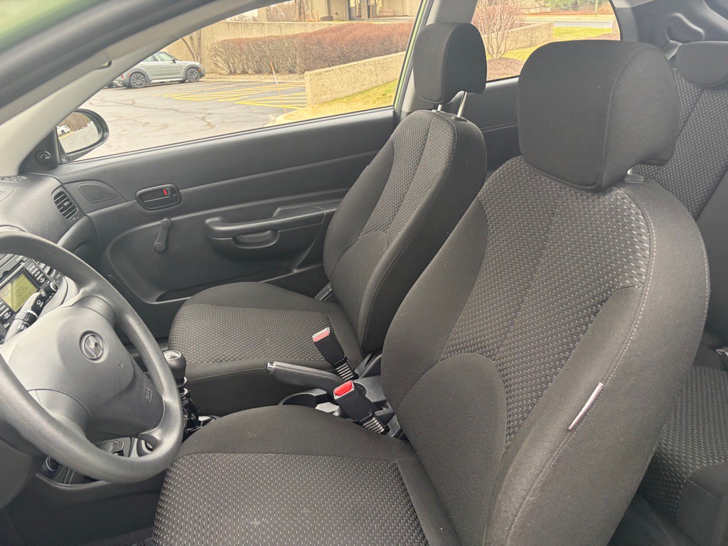 2009 Hyundai Accent Image 34