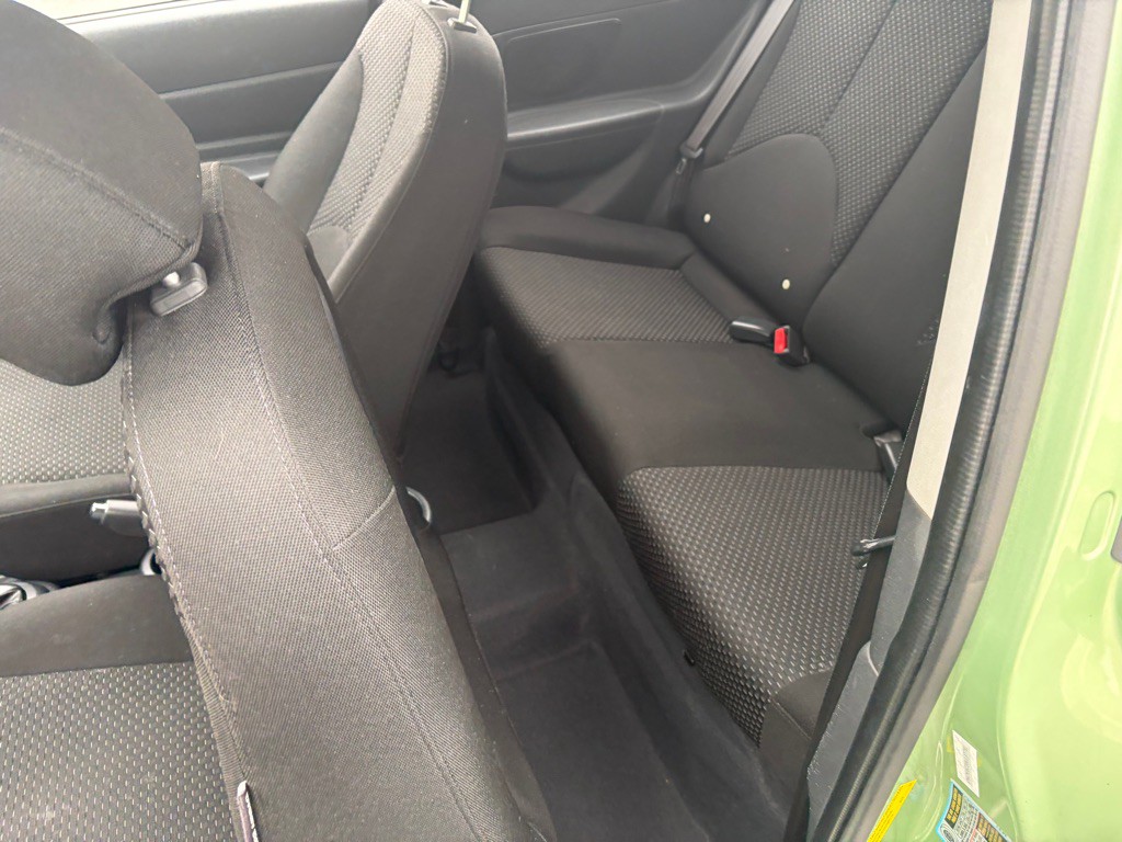 2009 Hyundai Accent Image 35