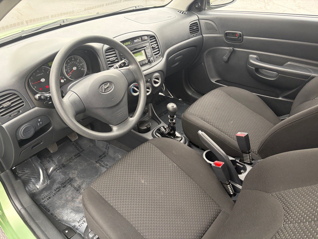 2009 Hyundai Accent Image 37