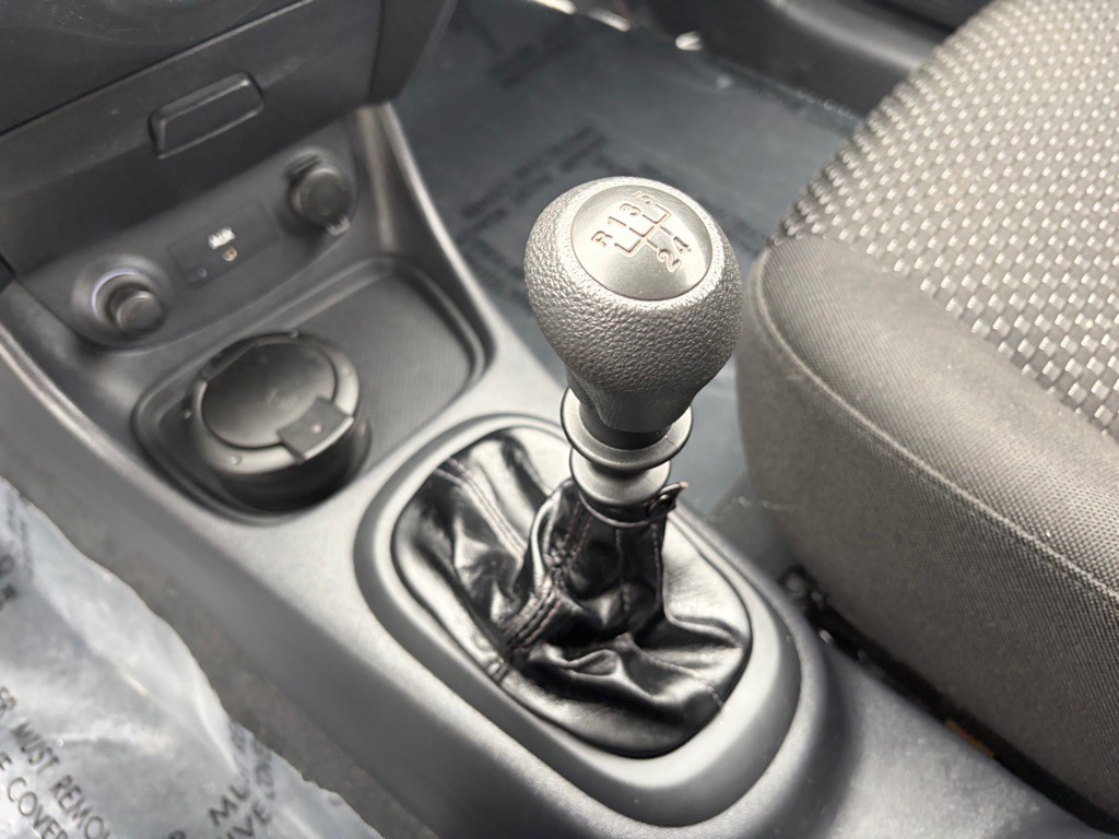 2009 Hyundai Accent Image 38