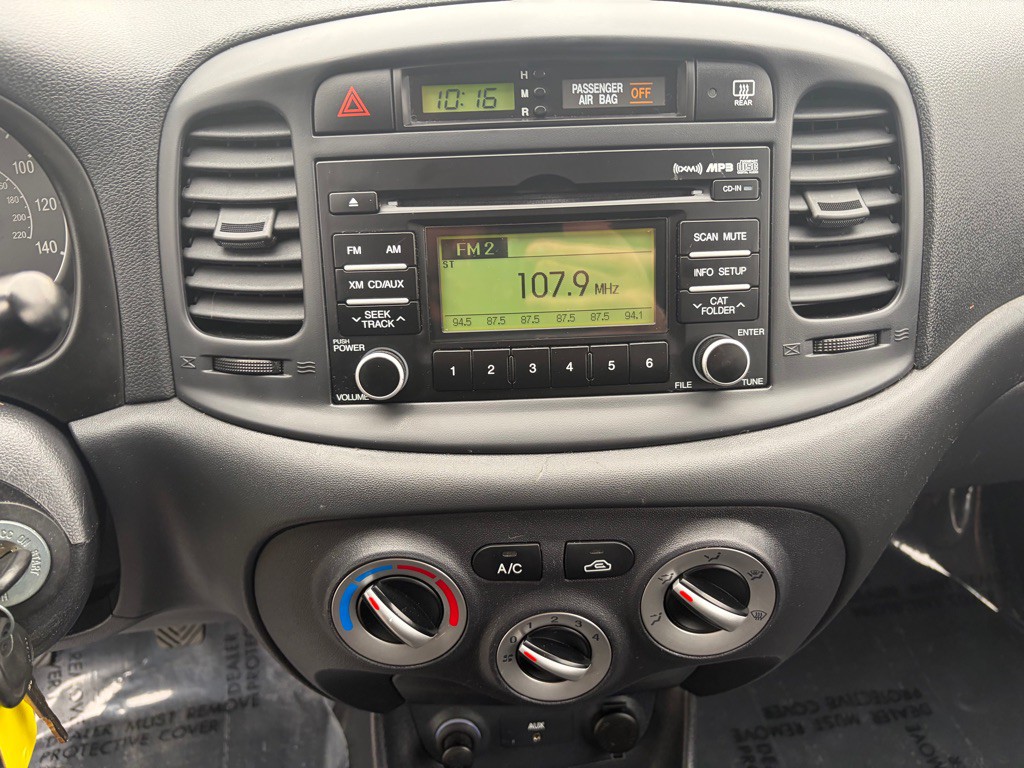 2009 Hyundai Accent Image 39