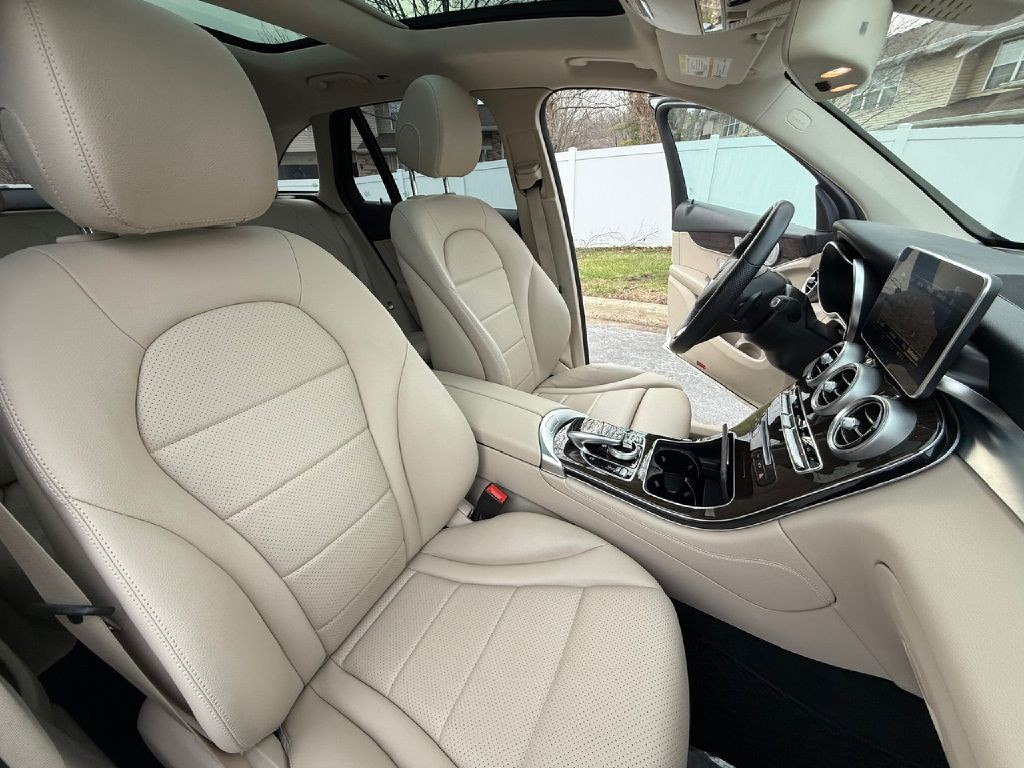 2018 Mercedes-Benz GLC-Class Image 12