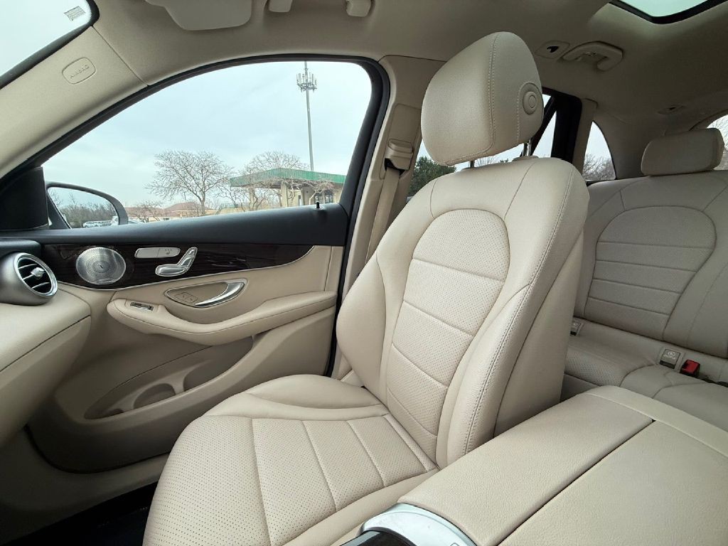 2018 Mercedes-Benz GLC-Class Image 16