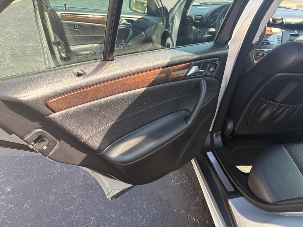 2006 Mercedes-Benz C-Class Image 38