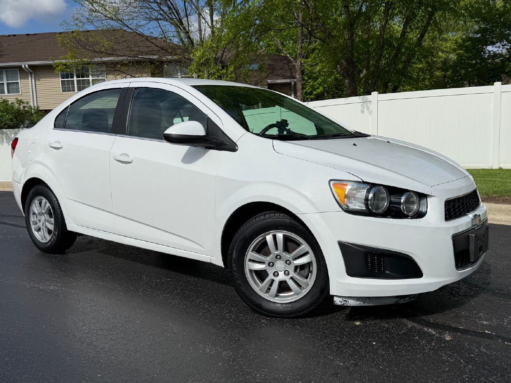 2016 Chevrolet Sonic Image 1