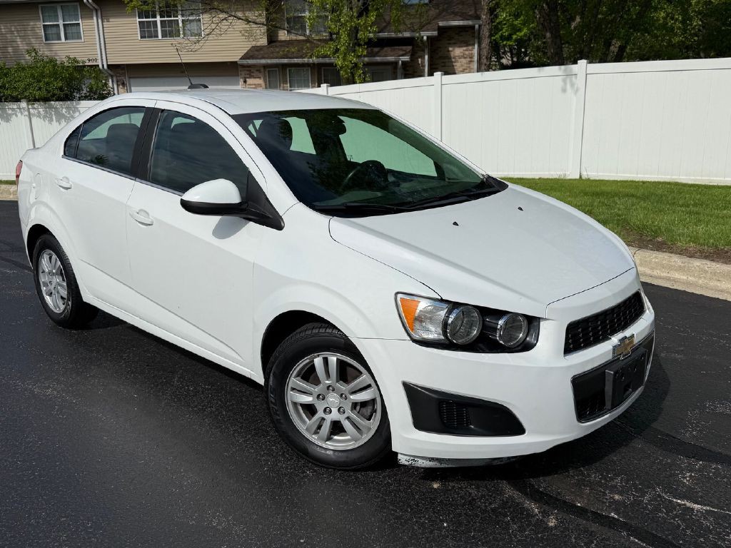 2016 Chevrolet Sonic Image 2