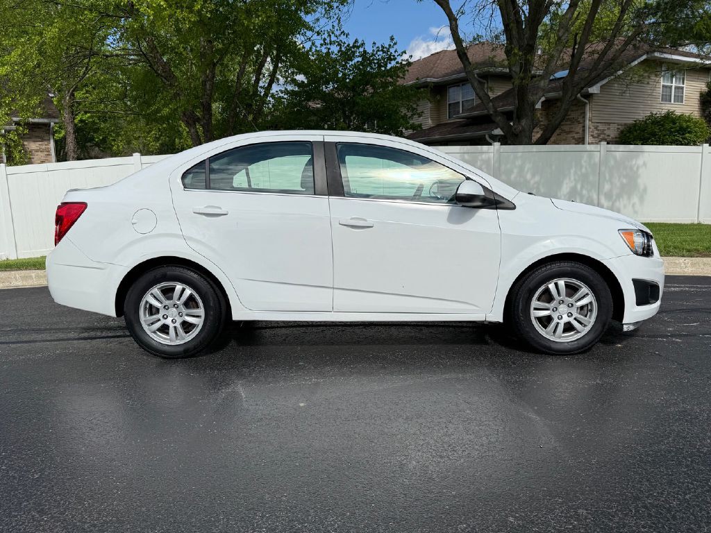 2016 Chevrolet Sonic Image 5
