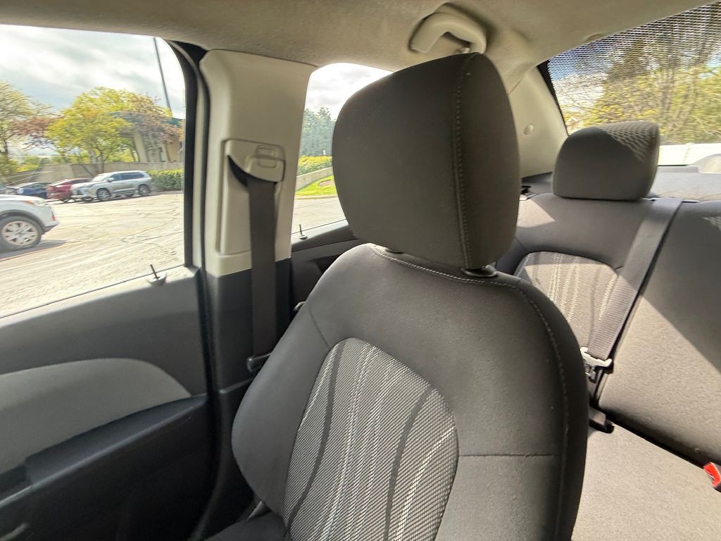 2016 Chevrolet Sonic Image 17