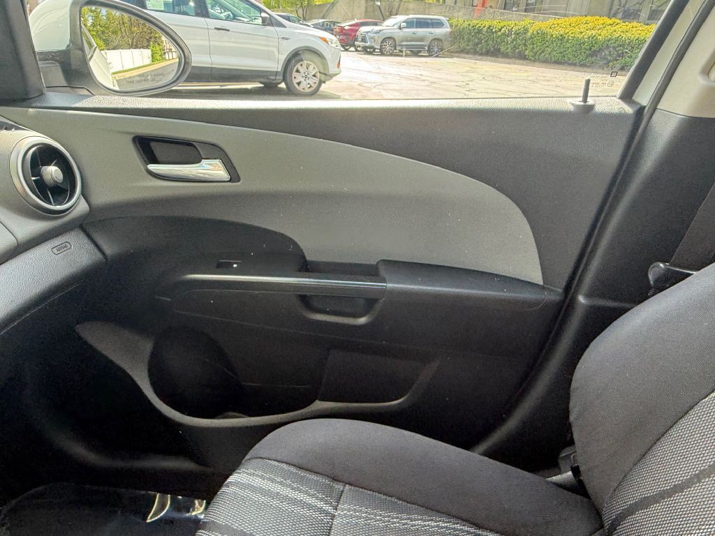 2016 Chevrolet Sonic Image 23