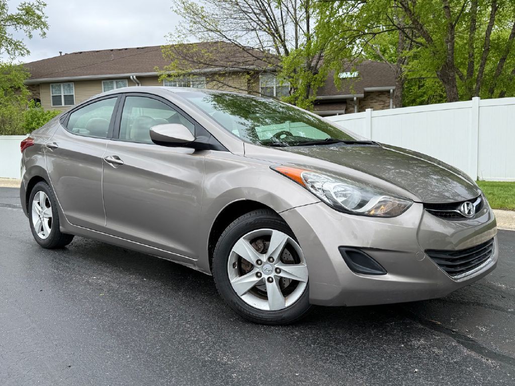 2011 Hyundai Elantra Image 2