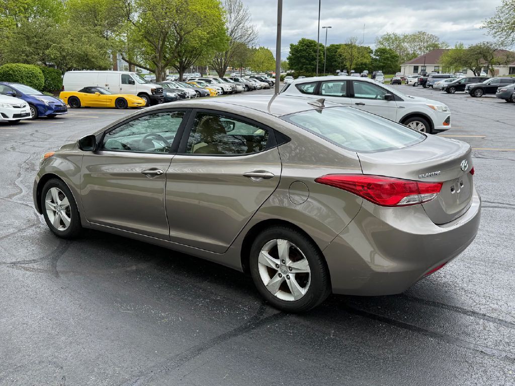 2011 Hyundai Elantra Image 8