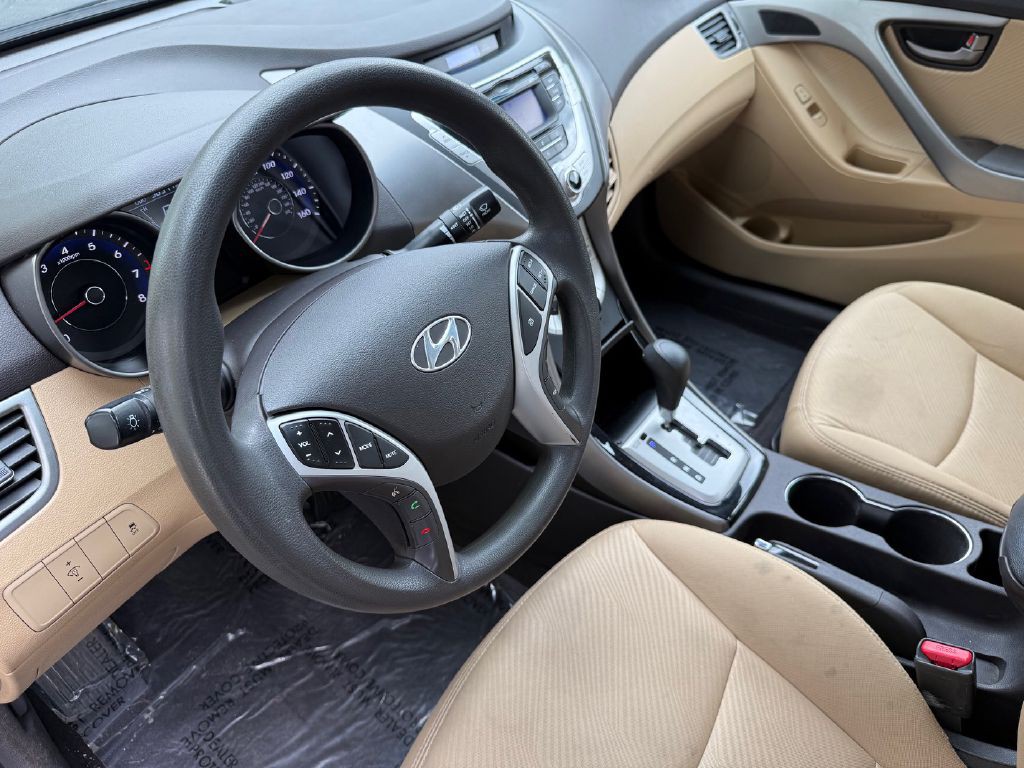 2011 Hyundai Elantra Image 14