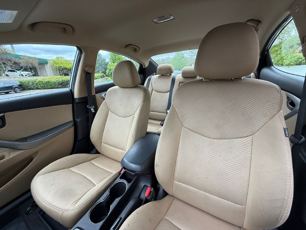 2011 Hyundai Elantra Image 15