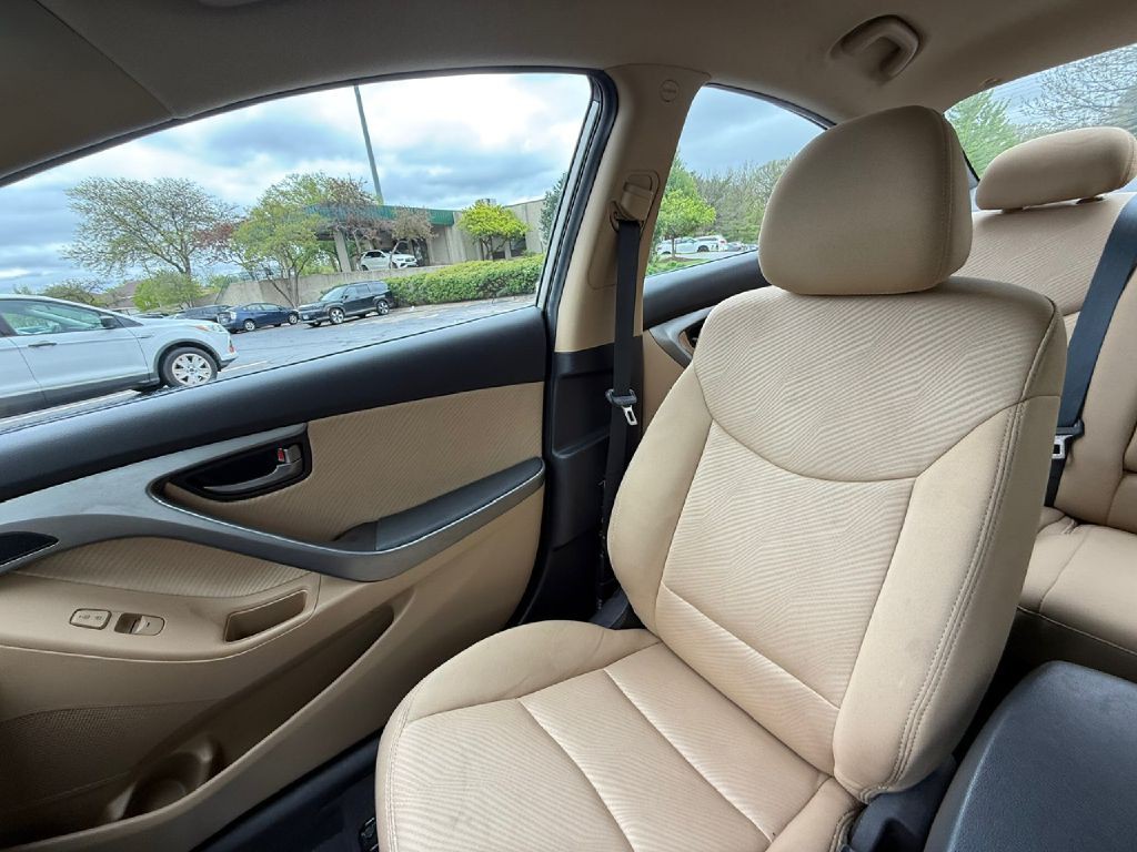2011 Hyundai Elantra Image 17