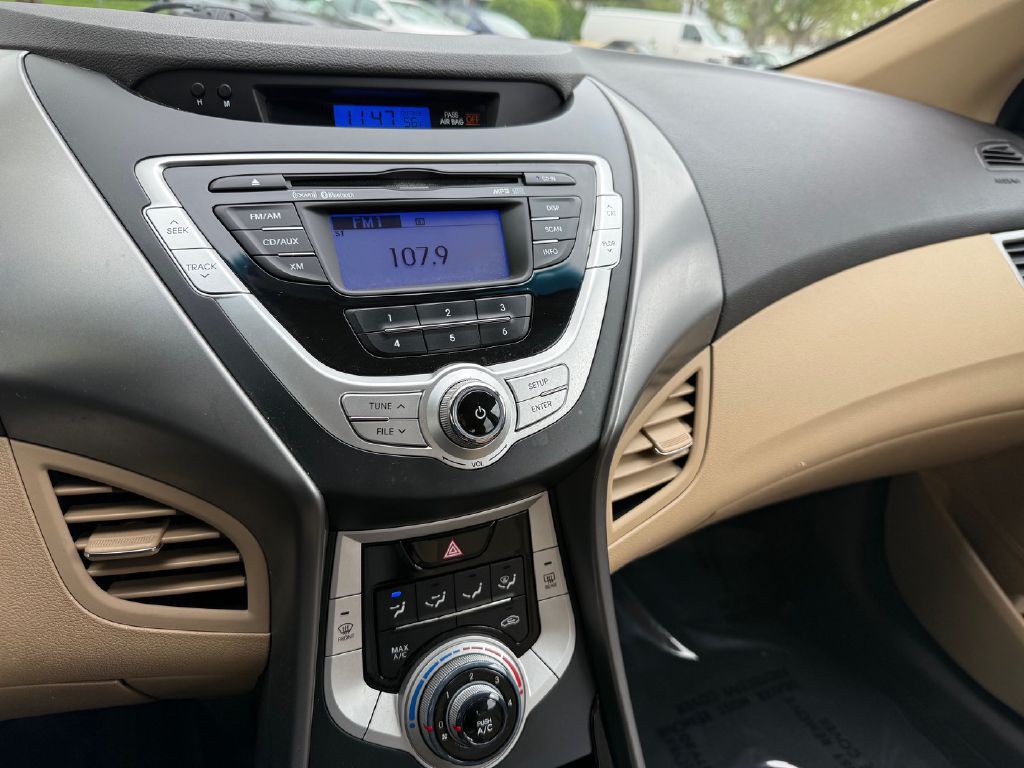 2011 Hyundai Elantra Image 18