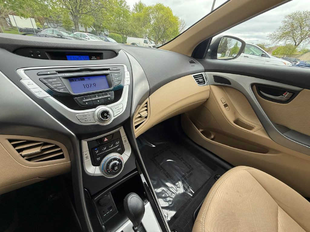 2011 Hyundai Elantra Image 19