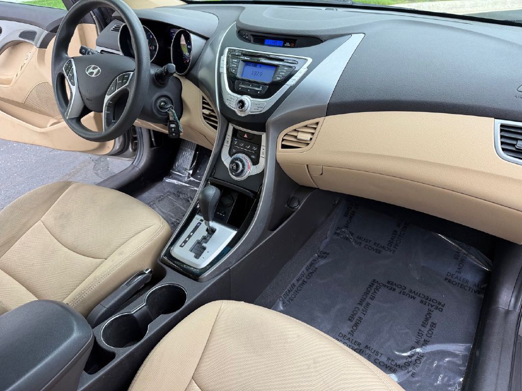 2011 Hyundai Elantra Image 20