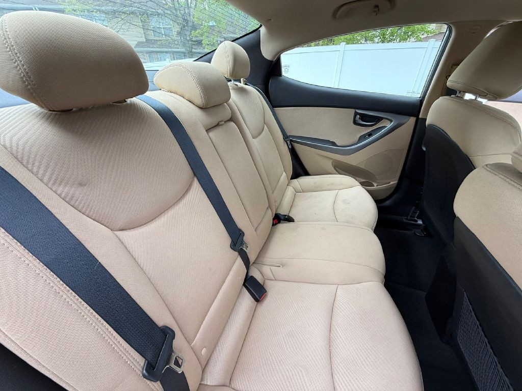 2011 Hyundai Elantra Image 21