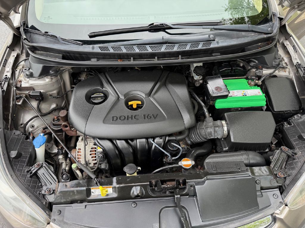2011 Hyundai Elantra Image 22