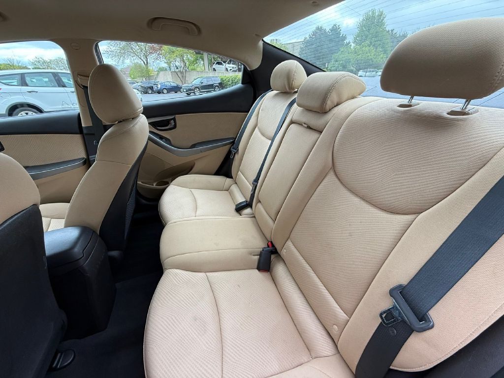 2011 Hyundai Elantra Image 23
