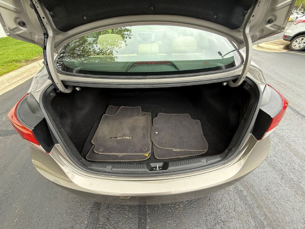 2011 Hyundai Elantra Image 25