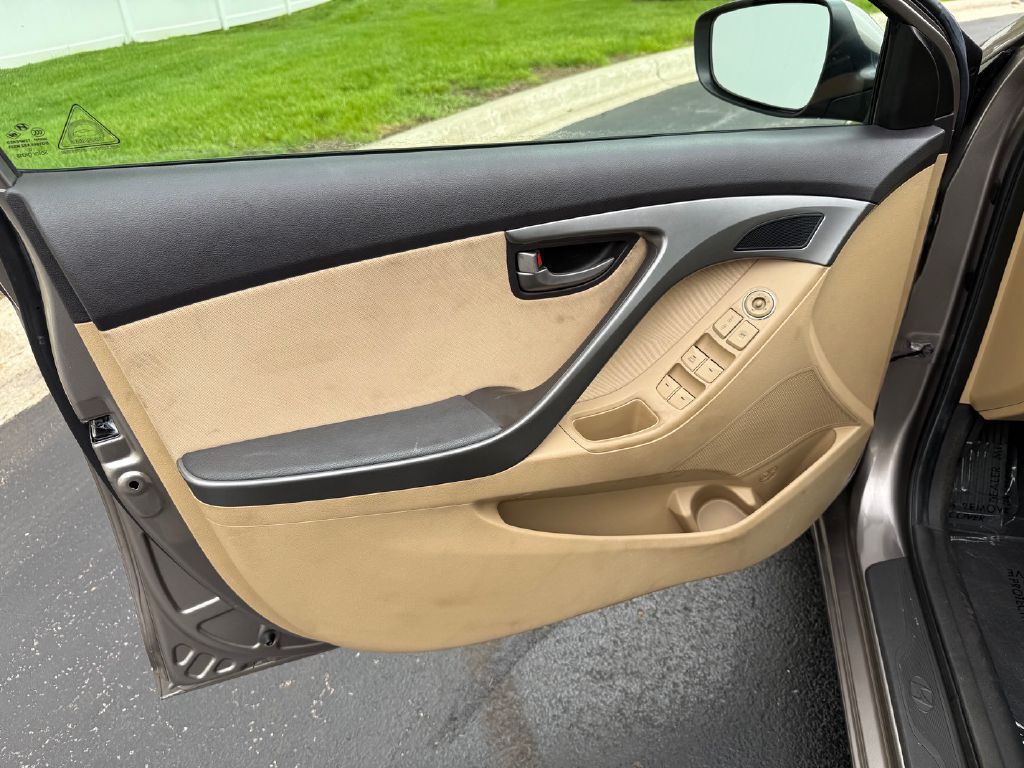 2011 Hyundai Elantra Image 27