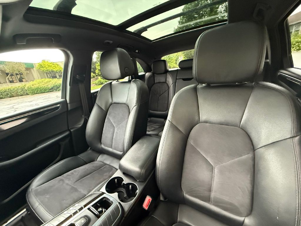 2018 Porsche Macan Image 15