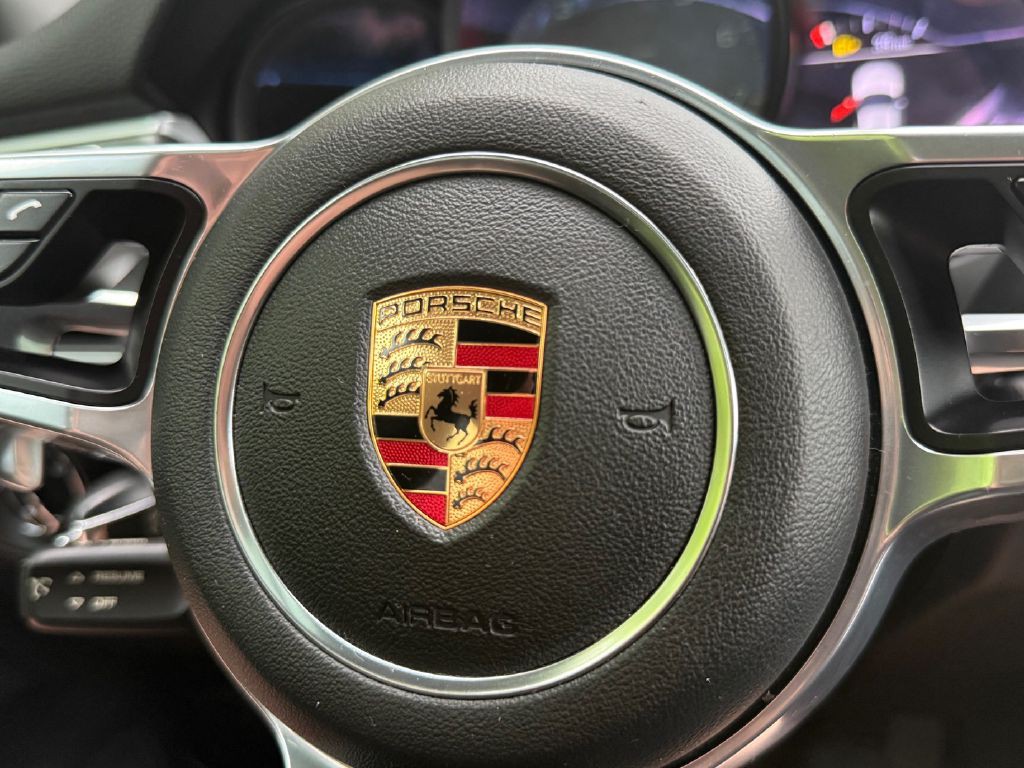 2018 Porsche Macan Image 16