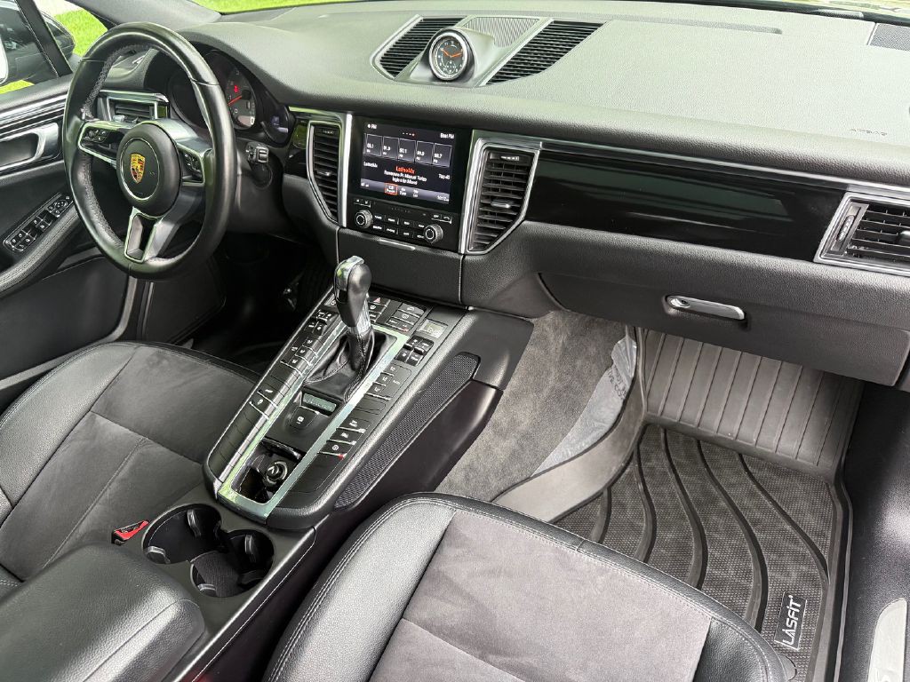 2018 Porsche Macan Image 19