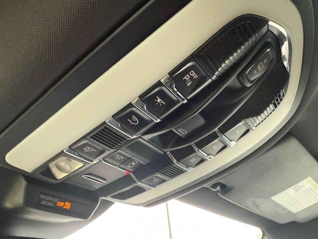 2018 Porsche Macan Image 21