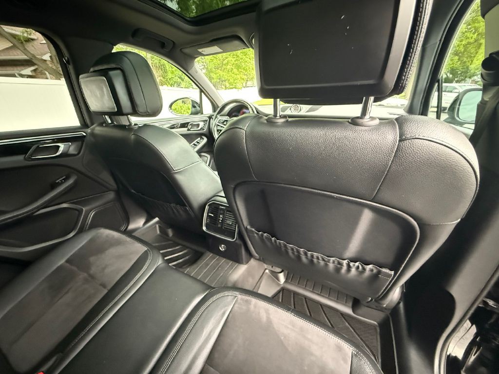 2018 Porsche Macan Image 23