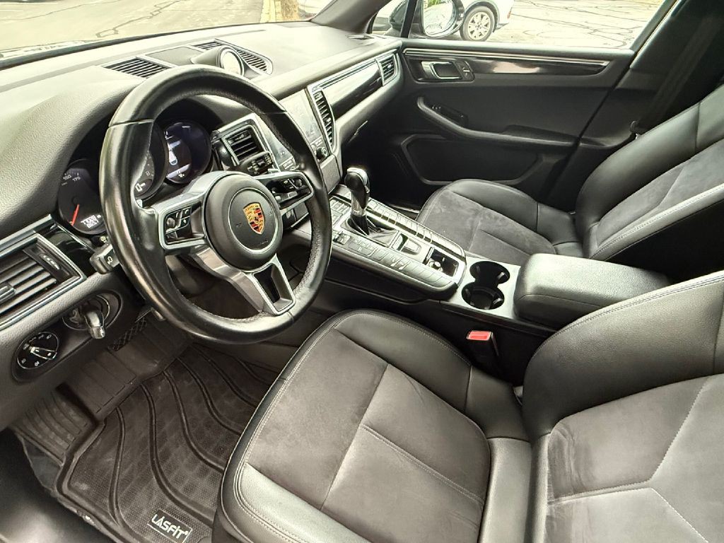 2018 Porsche Macan Image 30