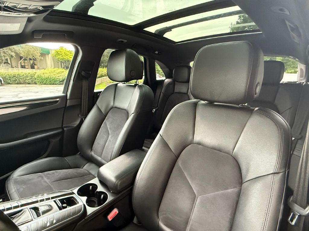 2018 Porsche Macan Image 31
